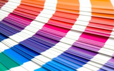 Ihr findet auf meinem Blog Inspiration, ehrliche Einblicke und konkrete Tipps rund um eure Hochzeitspapeterie – damit aus euren vielen Ideen am Ende etwas entsteht, das sich nicht nach Vorlage anfühlt, sondern nach euch. Wie finden wir unsere Hochzeitsfarbe? – Tipps zum Erstellen eines Farbkonzepts für eure Hochzeit und viele Farbkombinationen als Inspiration