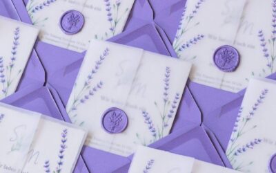 Und hierbei unterstütze ich euch gerne: Ich verwirkliche eure Ideen und Wünsche zu einer Hochzeitspapeterie, die sich genau nach euch anfühlt. Hochzeit mit Lavendel – Ideen, Farben und Inspiration für eure Sommerhochzeit