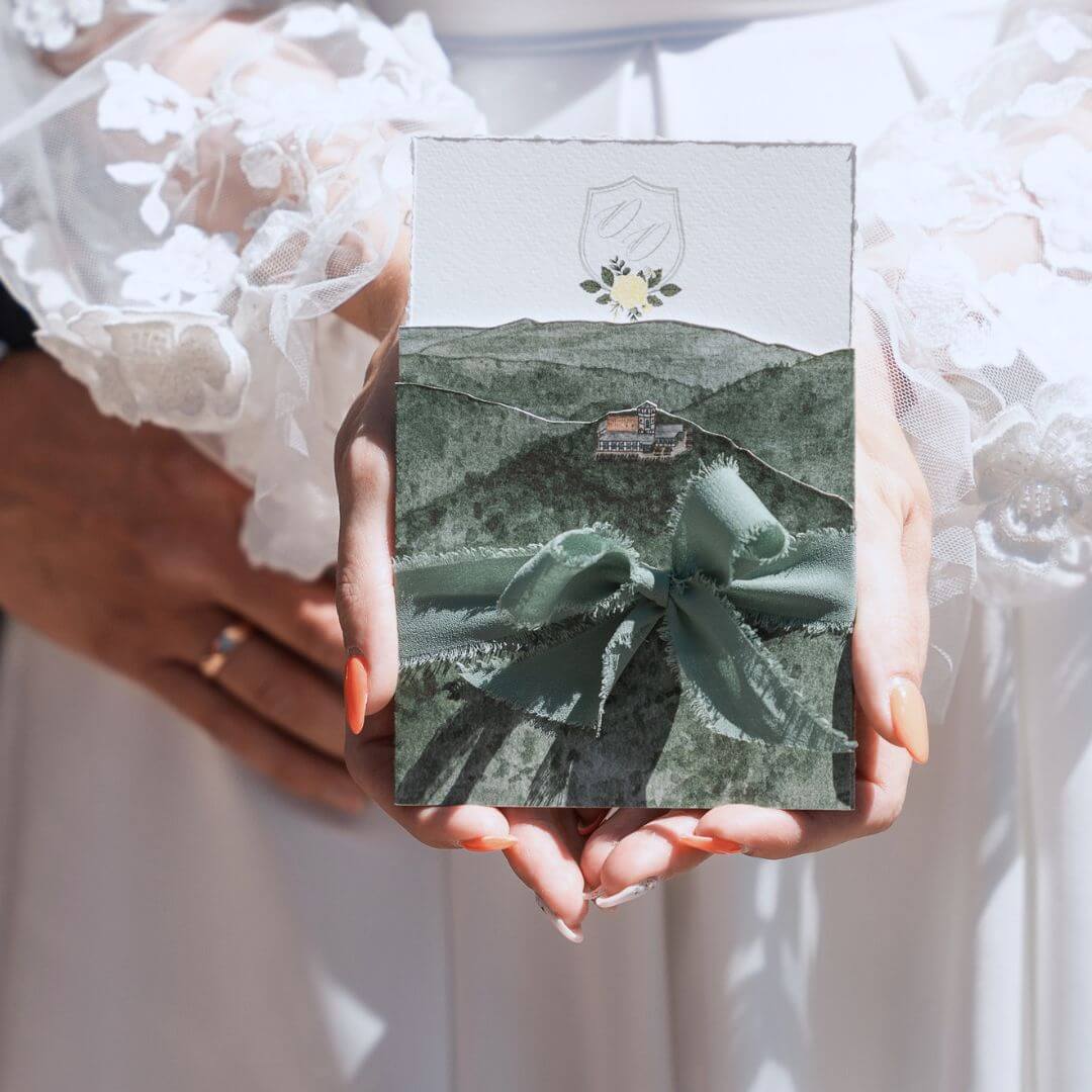 Ideen für Hochzeitseinladungen, Inspiration für eure Einladung zur Hochzeit, Gatefold-Einladung mit individueller Illustration der Location