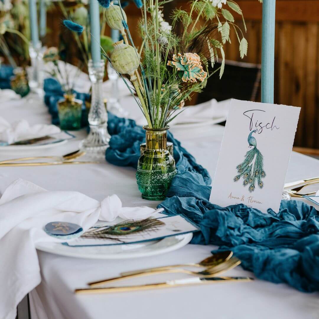 Ideen für Hochzeitseinladungen, Inspiration für eure Einladung zur Hochzeit, Gatefold-Einladung mit individueller Illustration der Location