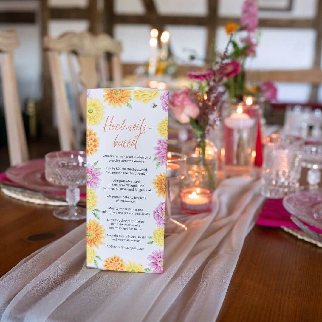 Ideen für Hochzeitseinladungen, Inspiration für eure Einladung zur Hochzeit, Gatefold-Einladung mit individueller Illustration der Location